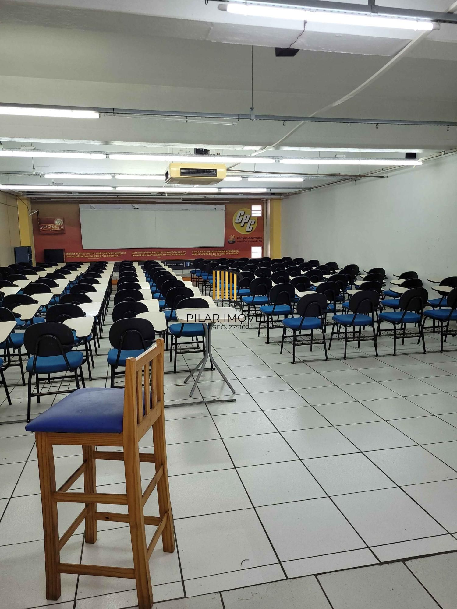 🏙️ Loja térrea para locação na Avenida Farrapos com vaga de estacionamento!