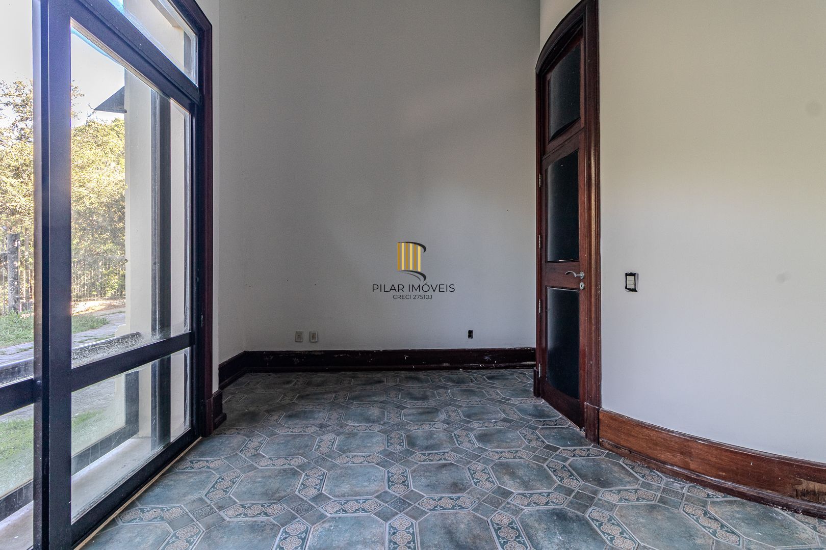 Casa para Venda - 1000m², 5 dormitórios, sendo 5 suites, 8 vagas - Teresópolis