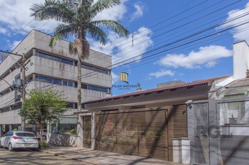 Casa 4 dormitórios no bairro Auxiliadora