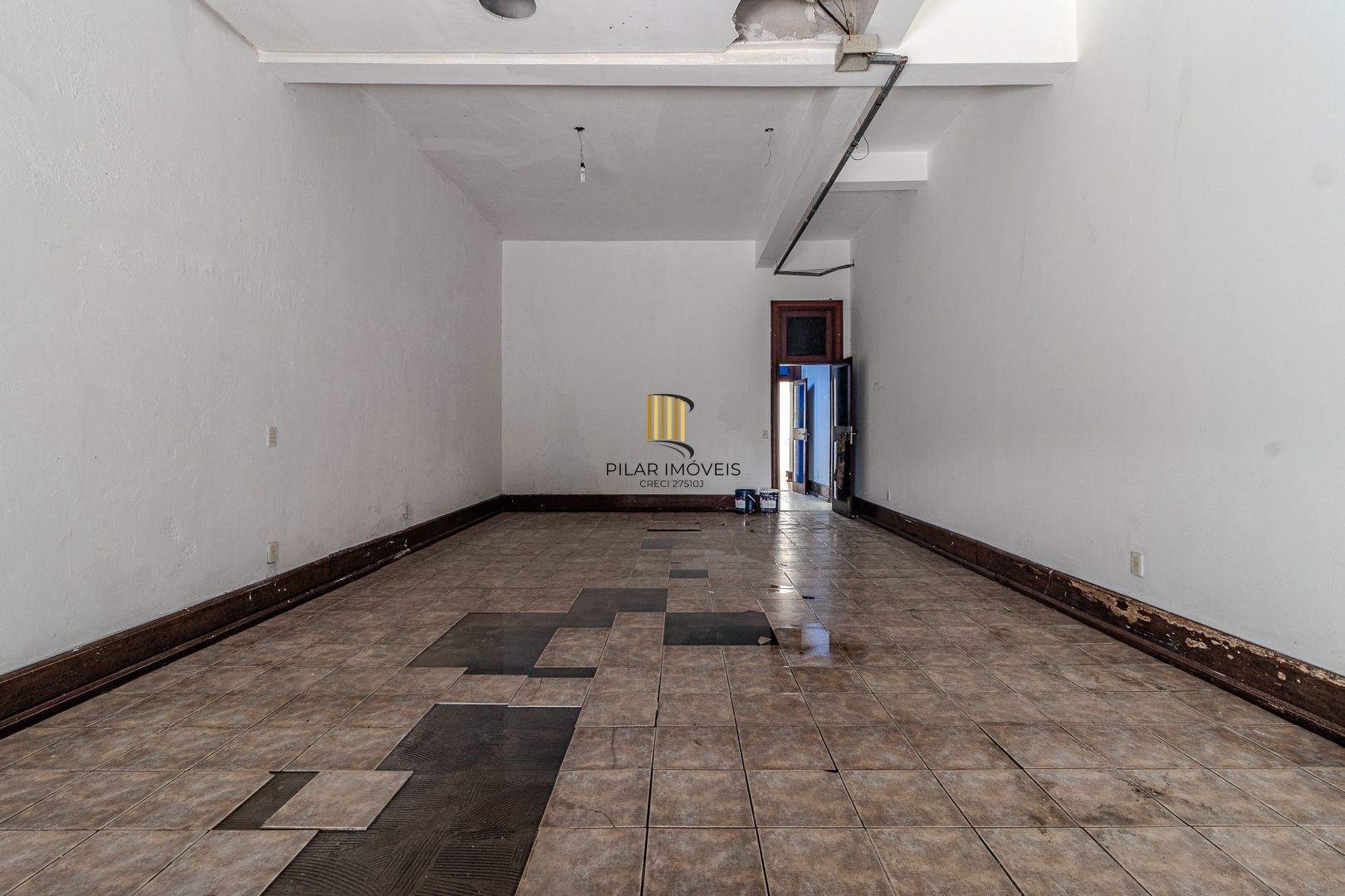 Casa para Venda - 1000m², 5 dormitórios, sendo 5 suites, 8 vagas - Teresópolis