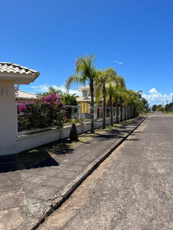Casa para Venda - 320m², 4 dormitórios, sendo 2 suites, 3 vagas - Centro