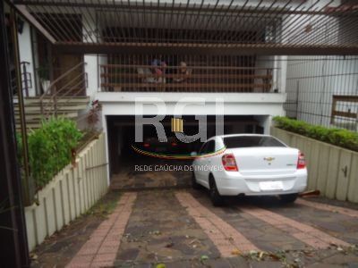 Casa para Venda - 330m², 4 dormitórios, 2 vagas - Glória