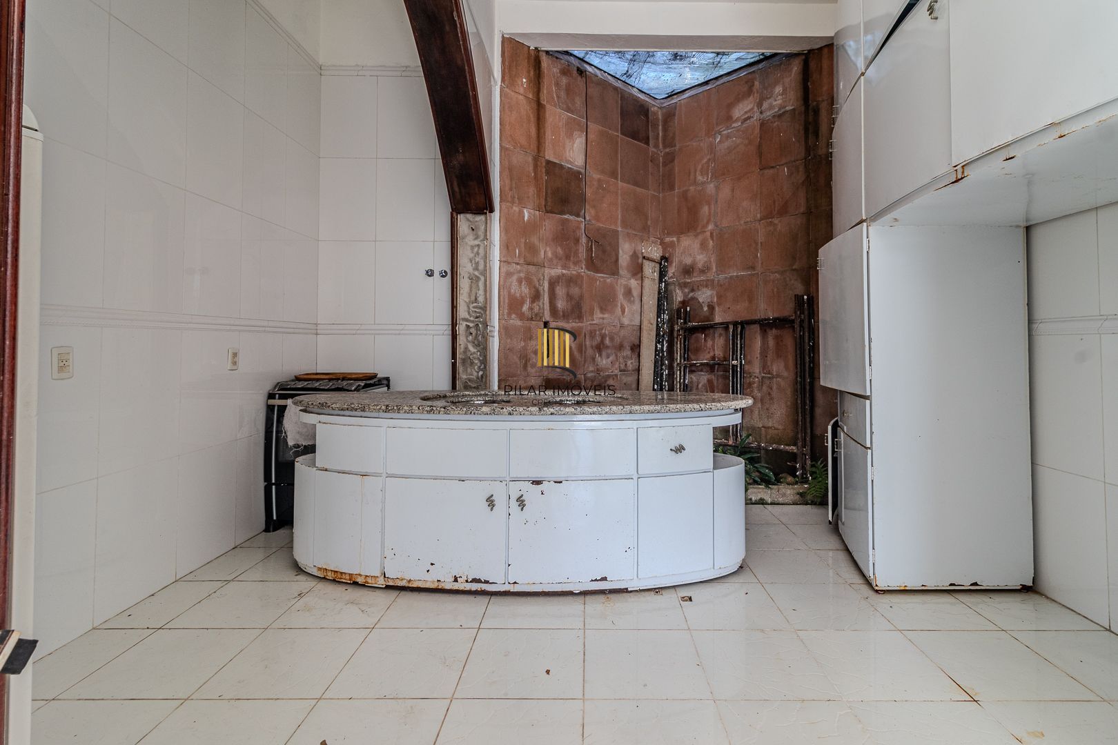 Casa para Venda - 1000m², 5 dormitórios, sendo 5 suites, 8 vagas - Teresópolis