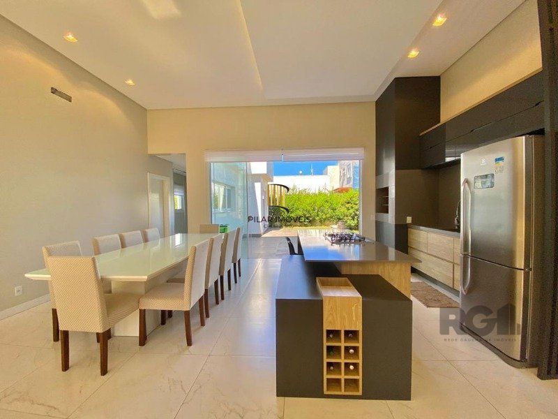 Casa de Condomínio 3 dormitórios no bairro Dubai