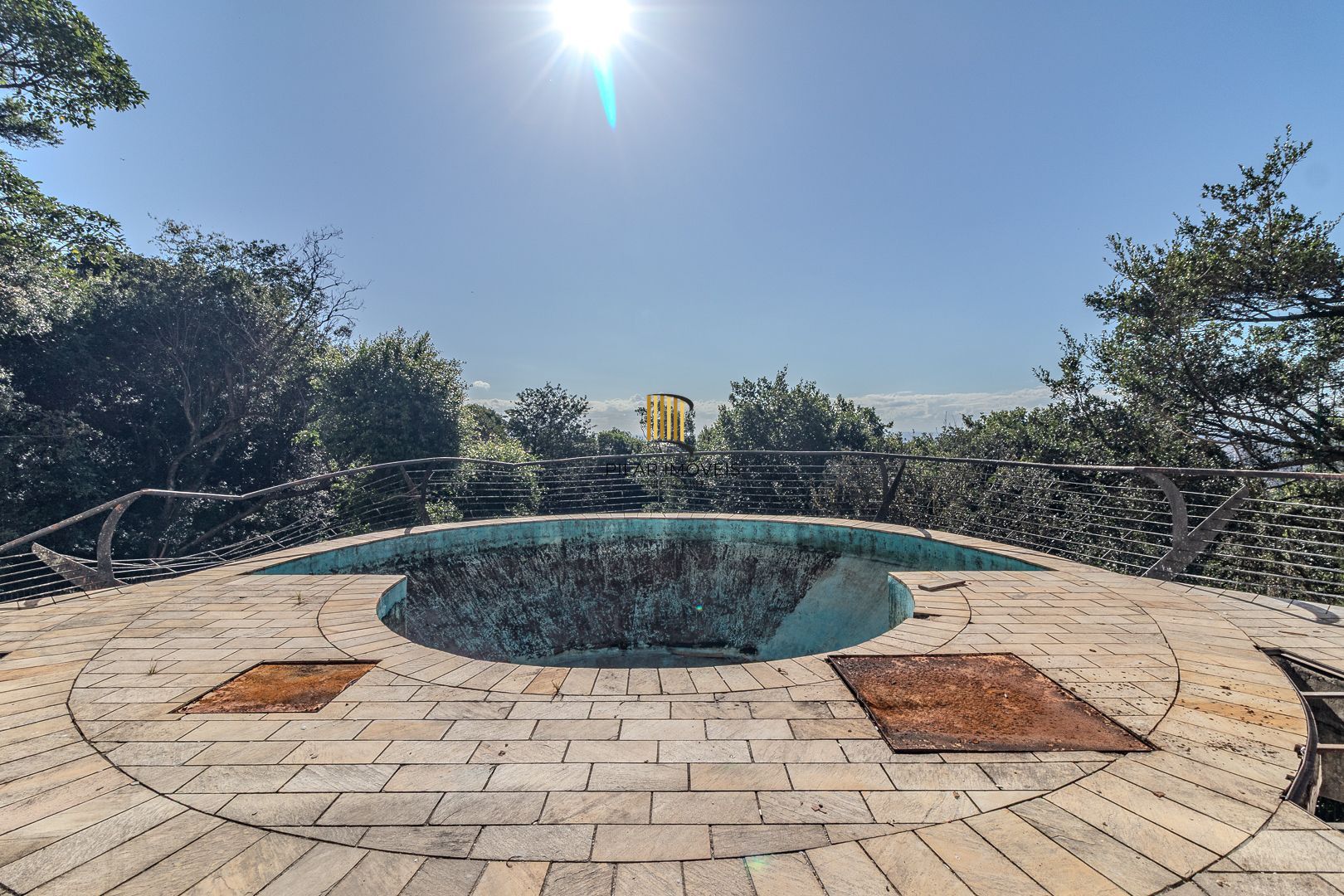 Casa para Venda - 1000m², 5 dormitórios, sendo 5 suites, 8 vagas - Teresópolis