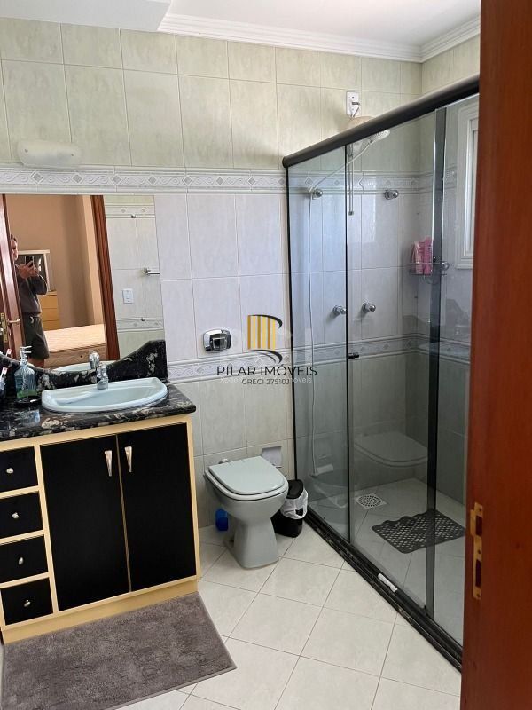 Casa para Venda - 320m², 4 dormitórios, sendo 2 suites, 3 vagas - Centro