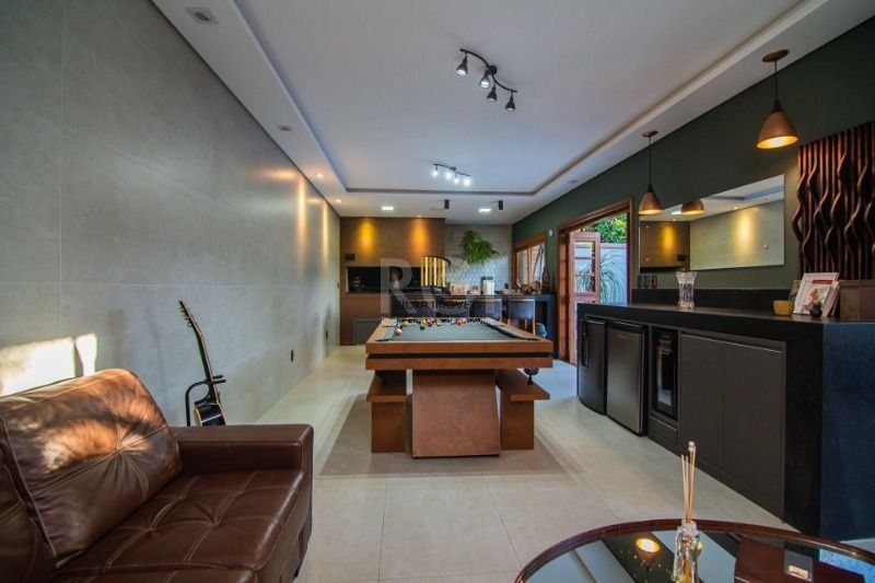 Casa 3 dormitórios no bairro Nonoai