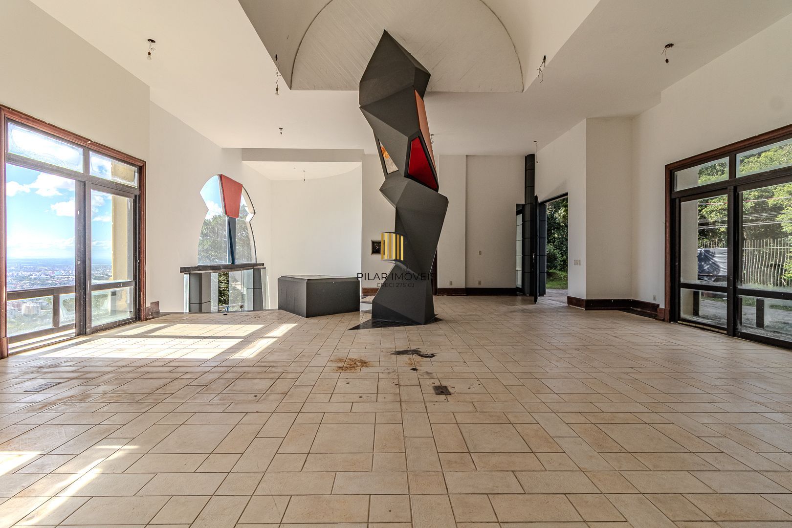 Casa para Venda - 1000m², 5 dormitórios, sendo 5 suites, 8 vagas - Teresópolis
