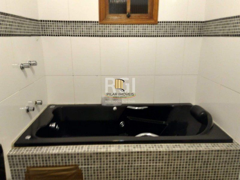 Casa para Venda - 200m², 4 dormitórios, sendo 1 suites, 3 vagas - Sarandí