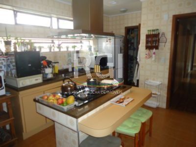 Casa para Venda - 330m², 4 dormitórios, 2 vagas - Glória