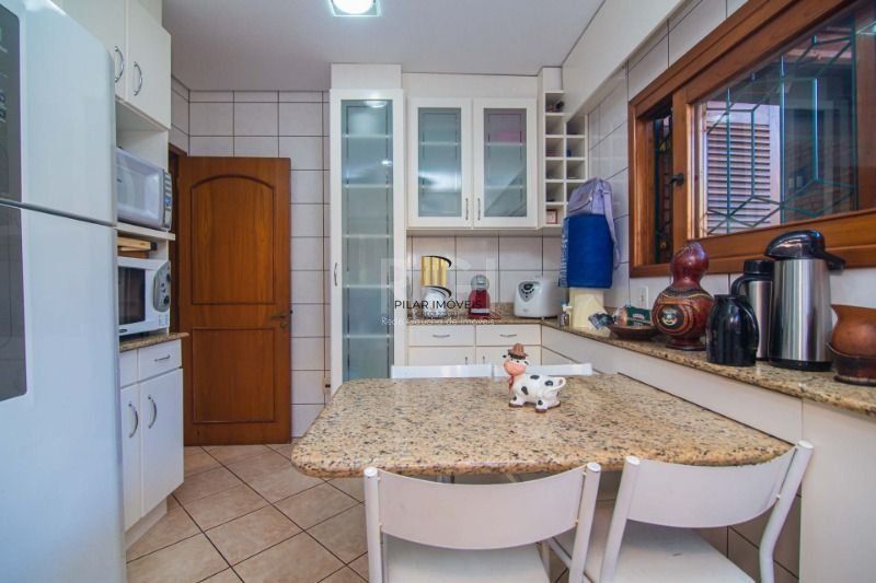 Casa 3 dormitórios no bairro Nonoai