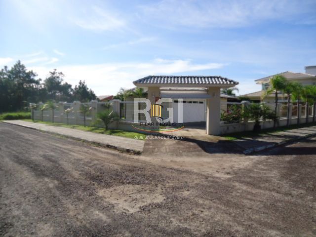 Casa para Venda - 320m², 4 dormitórios, sendo 2 suites, 3 vagas - Centro