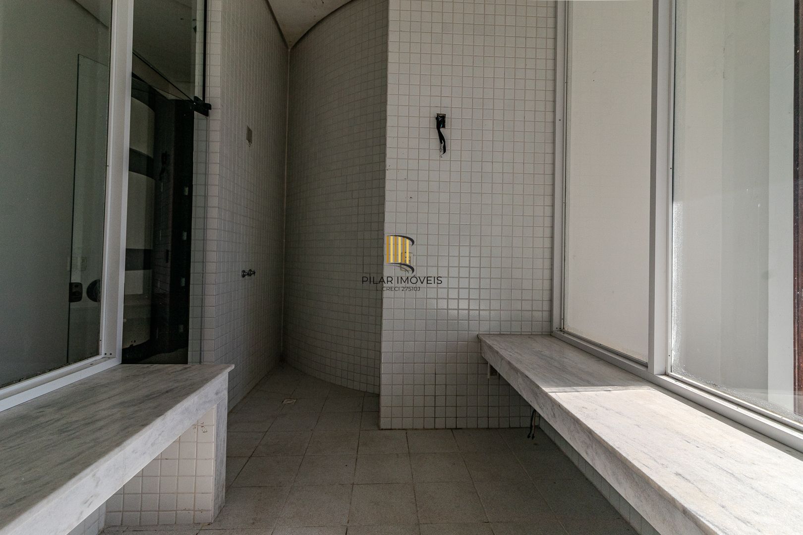 Casa para Venda - 1000m², 5 dormitórios, sendo 5 suites, 8 vagas - Teresópolis