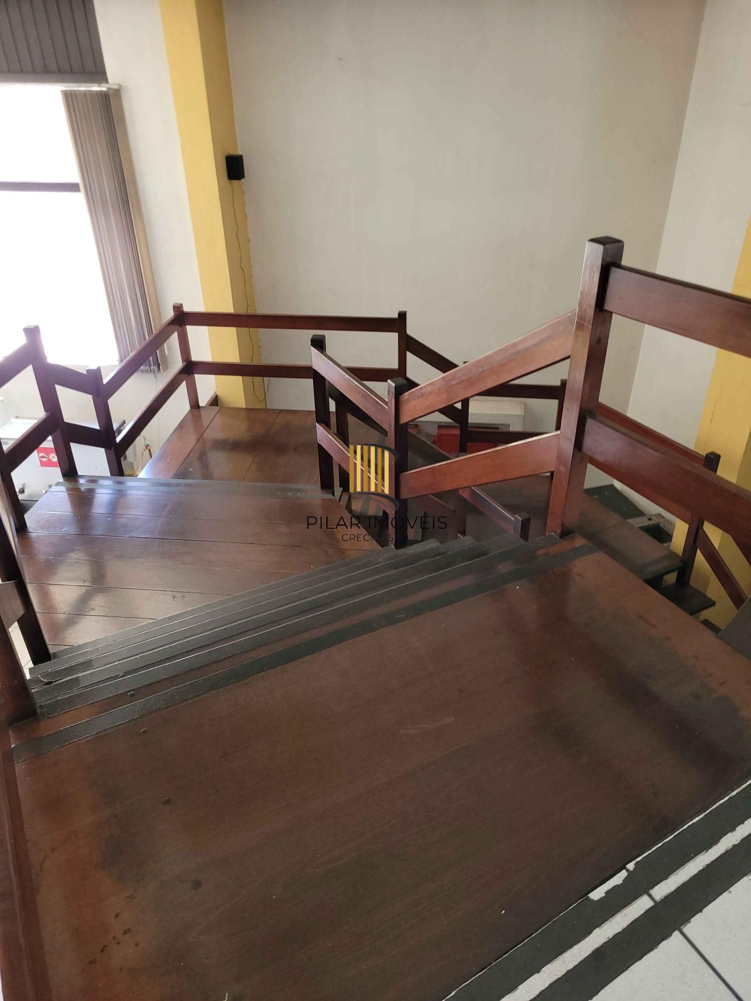 🏙️ Loja térrea para locação na Avenida Farrapos com vaga de estacionamento!