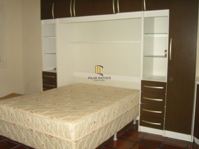 Casa para Venda - 216m², 3 dormitórios, sendo 1 suites, 2 vagas - Centro