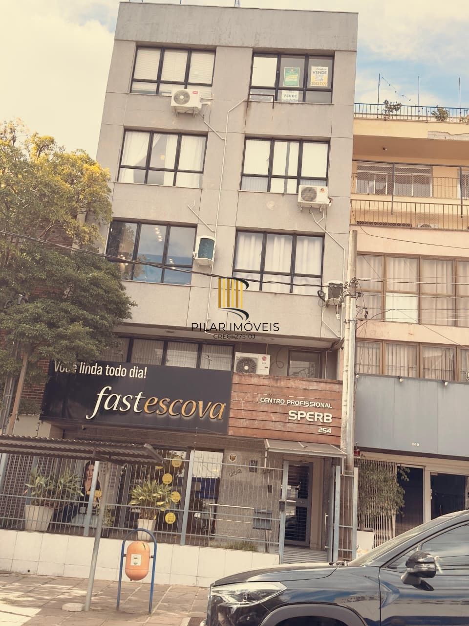 🏢✨EXCELENTE SALA COMERCIAL REFORMADA COM TERRAÇO – MONT SERRRAT | PORTO ALEGRE