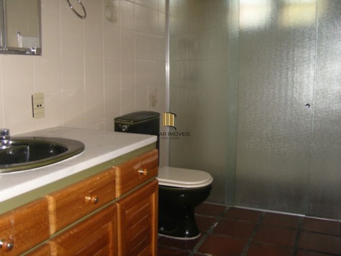 Casa para Venda - 216m², 3 dormitórios, sendo 1 suites, 2 vagas - Centro