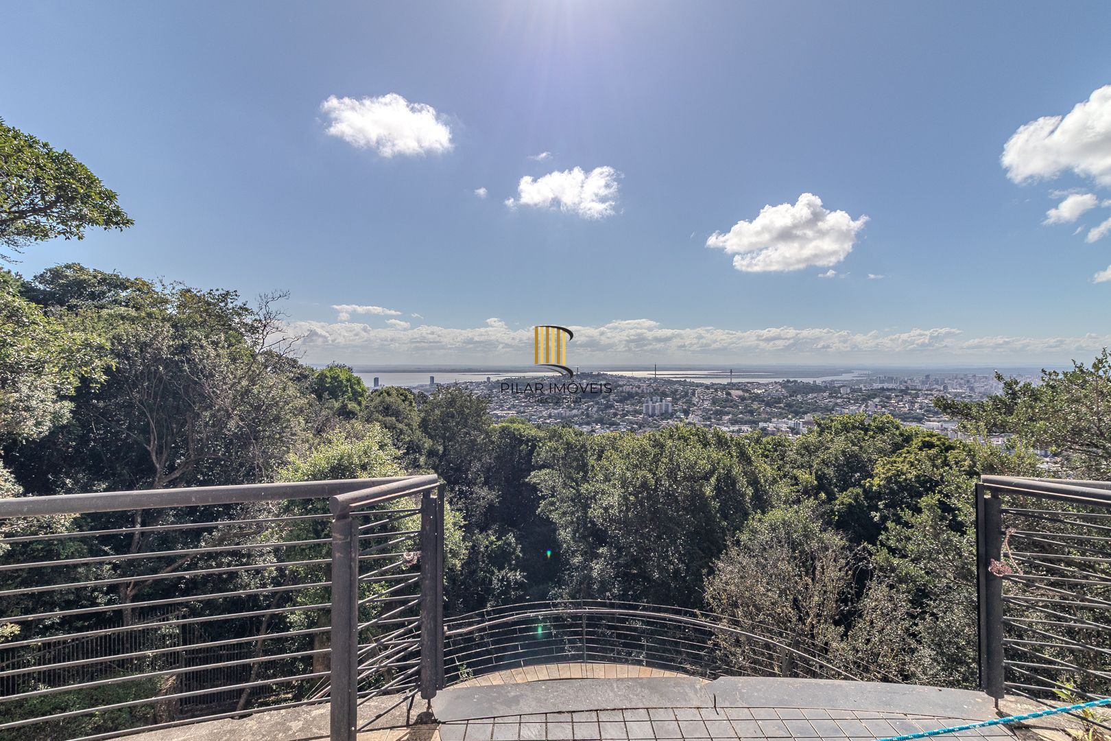 Casa para Venda - 1000m², 5 dormitórios, sendo 5 suites, 8 vagas - Teresópolis