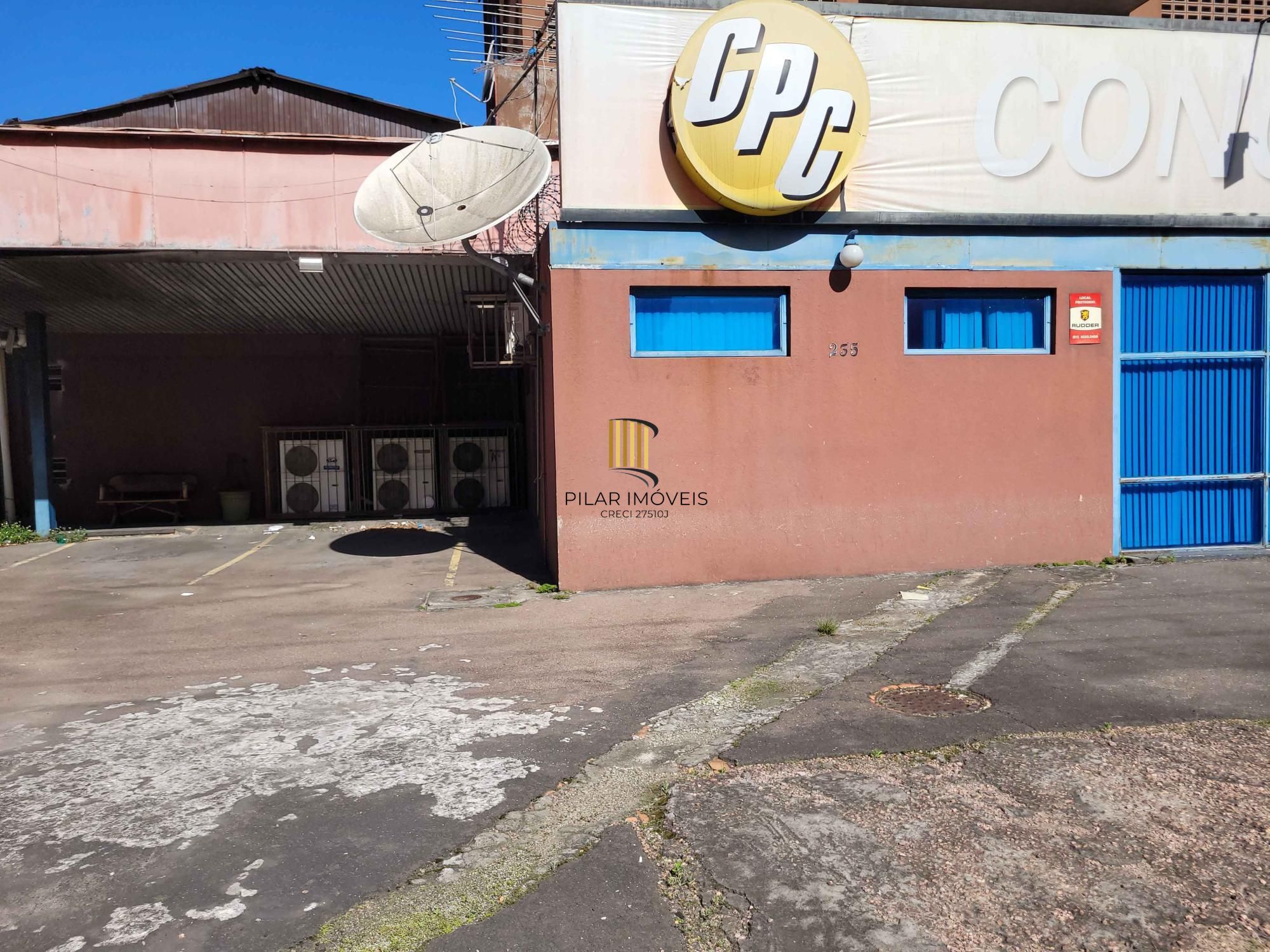 🏙️ Loja térrea para locação na Avenida Farrapos com vaga de estacionamento!