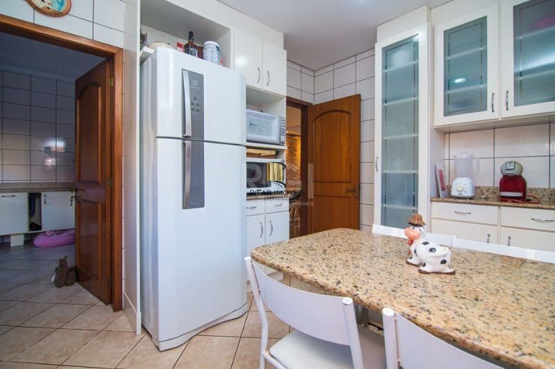 Casa 3 dormitórios no bairro Nonoai