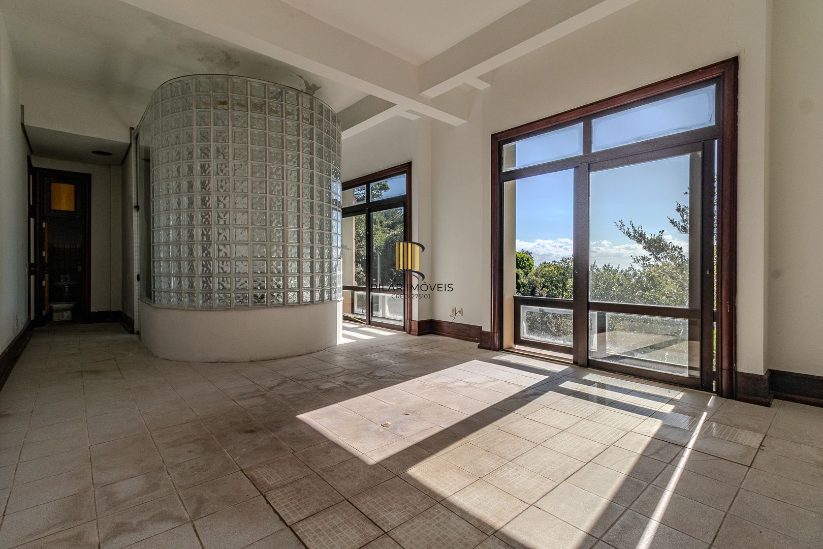 Casa para Venda - 1000m², 5 dormitórios, sendo 5 suites, 8 vagas - Teresópolis