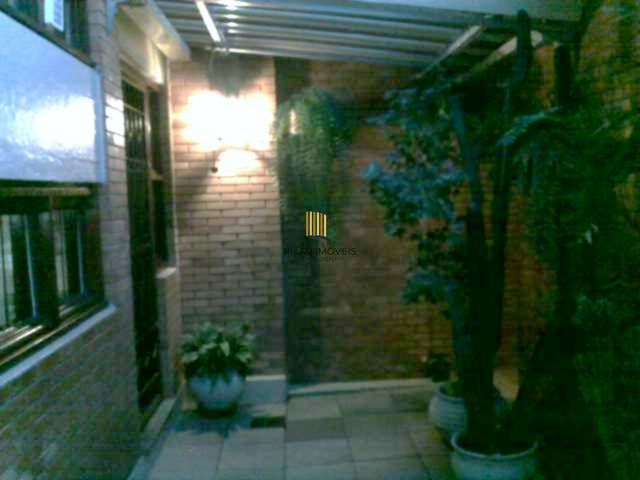 Casa para Venda - 350m², 3 dormitórios, sendo 1 suites, 2 vagas - São João
