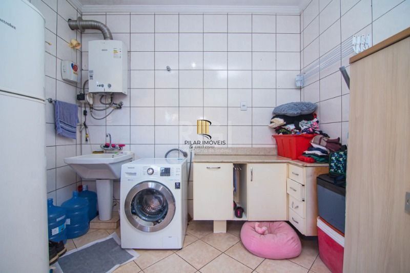 Casa 3 dormitórios no bairro Nonoai