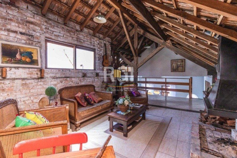 Casa para Venda - 490m², 3 dormitórios, sendo 1 suites, Floresta