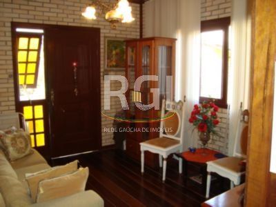 Casa para Venda - 312m², 7 dormitórios, sendo 2 suites, 2 vagas - Glória