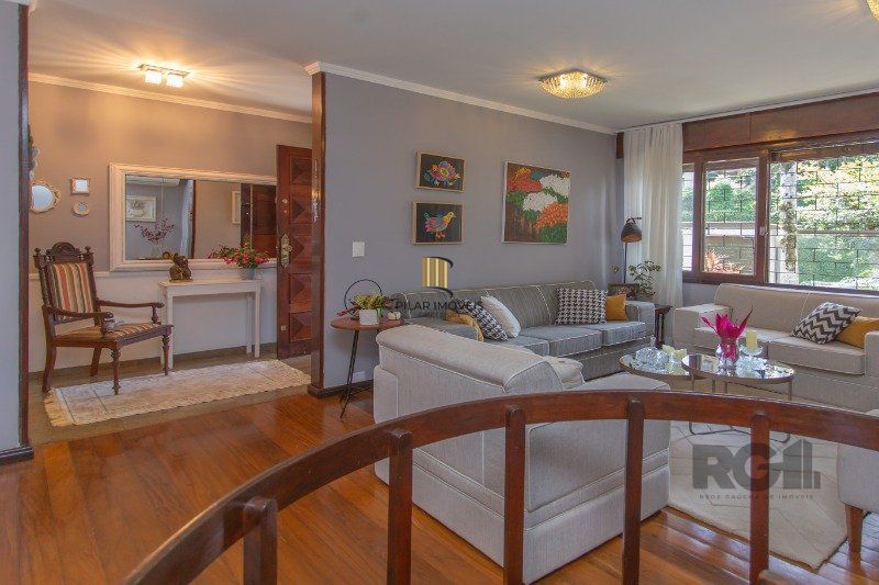 Casa 4 dormitórios no bairro Auxiliadora