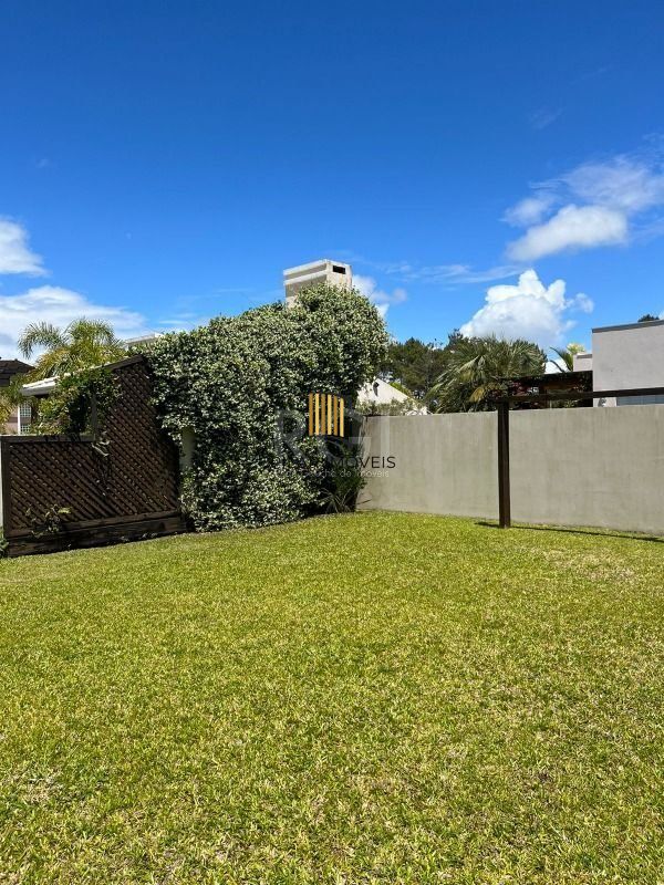 Casa para Venda - 320m², 4 dormitórios, sendo 2 suites, 3 vagas - Centro