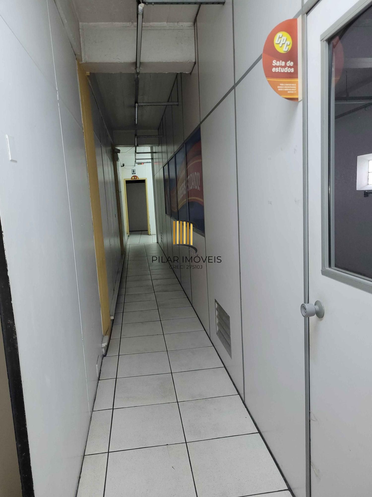 🏙️ Loja térrea para locação na Avenida Farrapos com vaga de estacionamento!