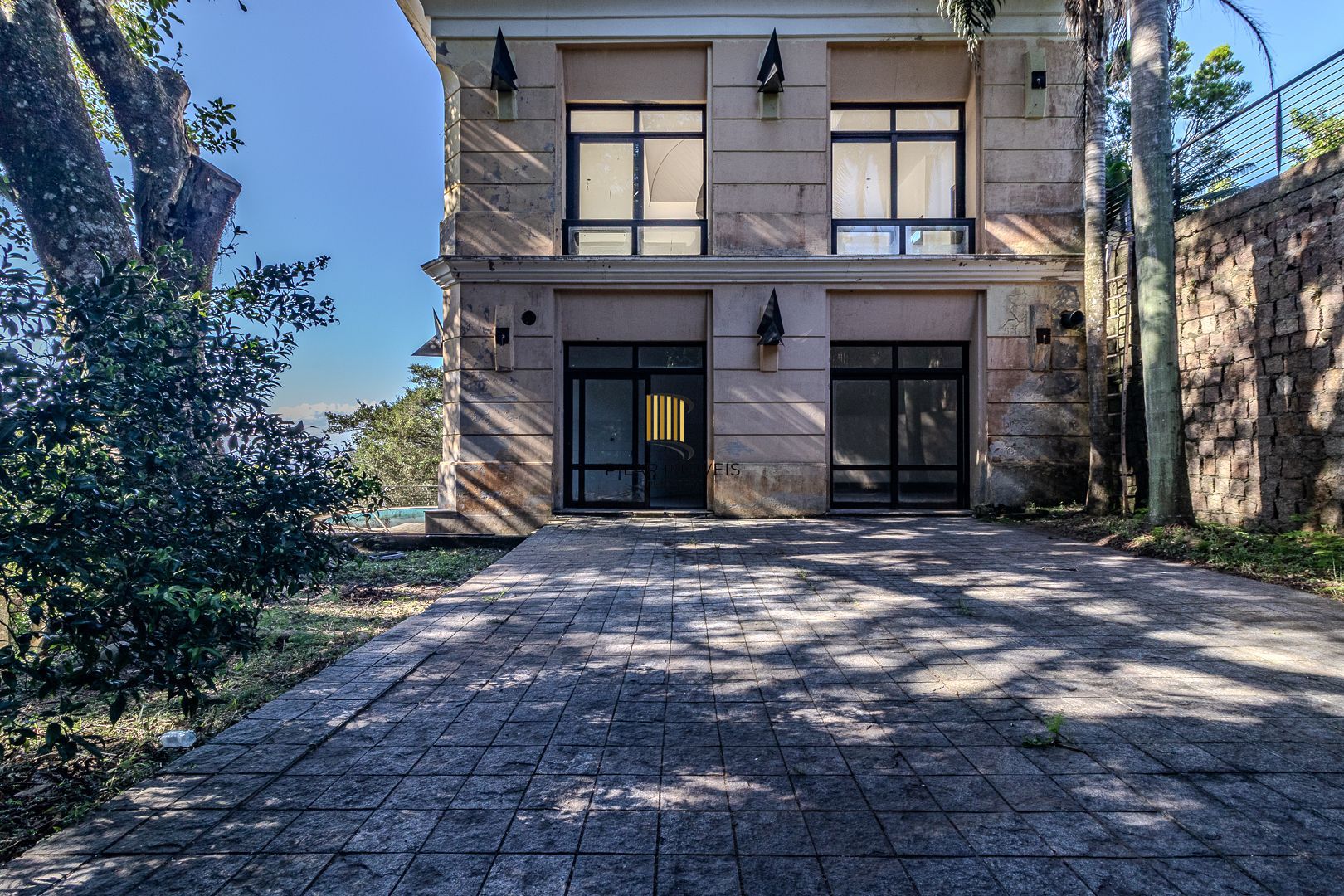 Casa para Venda - 1000m², 5 dormitórios, sendo 5 suites, 8 vagas - Teresópolis