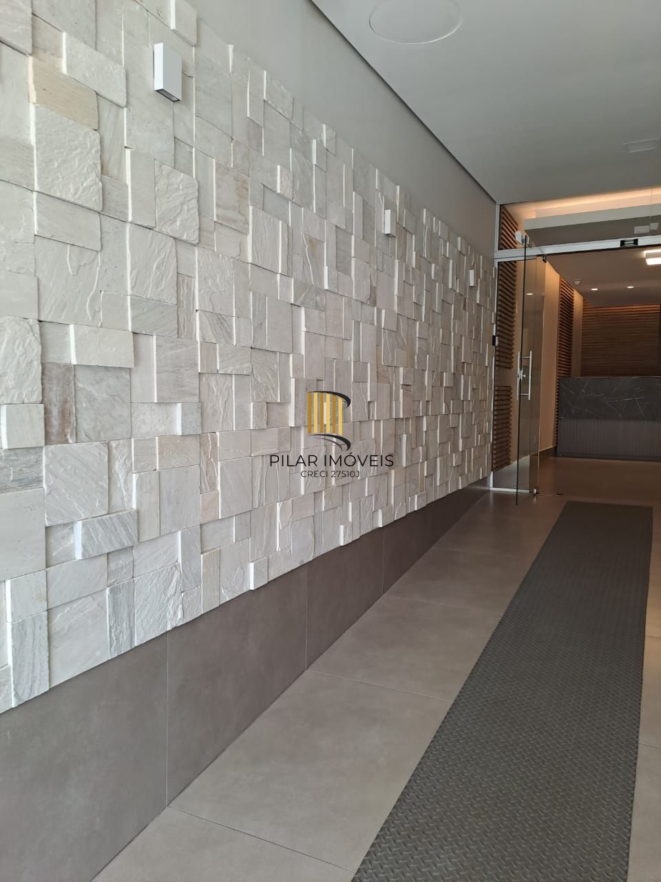 🚨 Oportunidade! Sala com garagem dupla na Cristóvão!