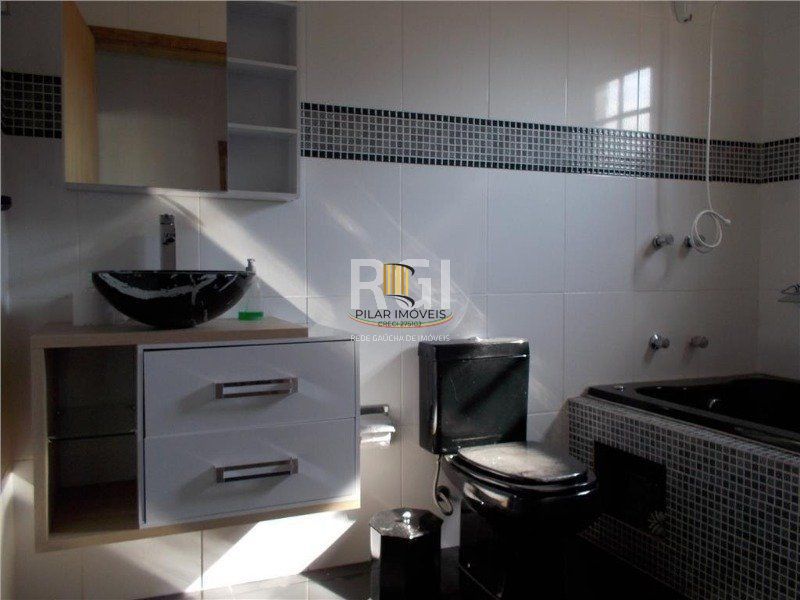 Casa para Venda - 200m², 4 dormitórios, sendo 1 suites, 3 vagas - Sarandí