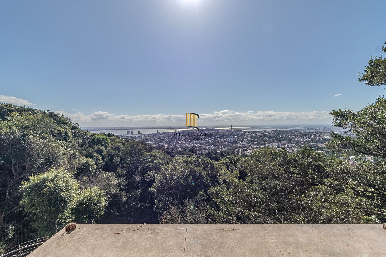 Casa para Venda - 1000m², 5 dormitórios, sendo 5 suites, 8 vagas - Teresópolis