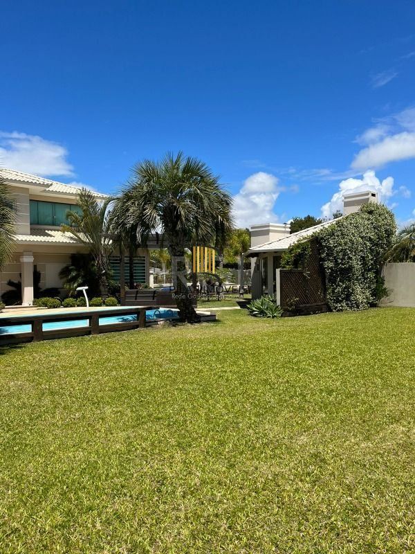 Casa para Venda - 320m², 4 dormitórios, sendo 2 suites, 3 vagas - Centro