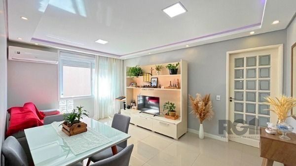 Apartamento em Porto Alegre, no bairro Medianeira, com 3 dormitório(s), e 3 banheiros, à venda.