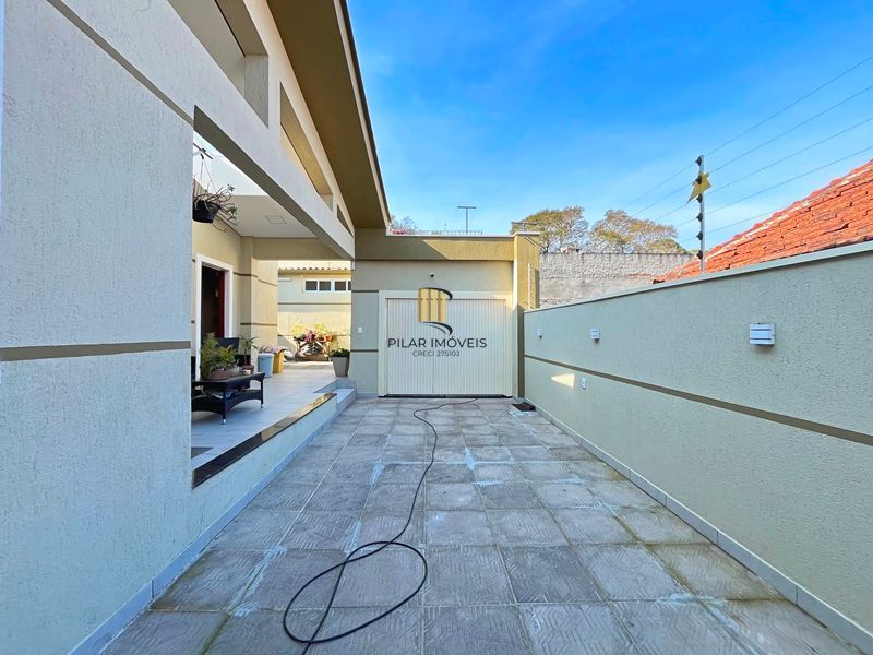 Ótima casa térrea com 4D, piscina e garagem fechada para 2 carros no Jardim Medianeira.