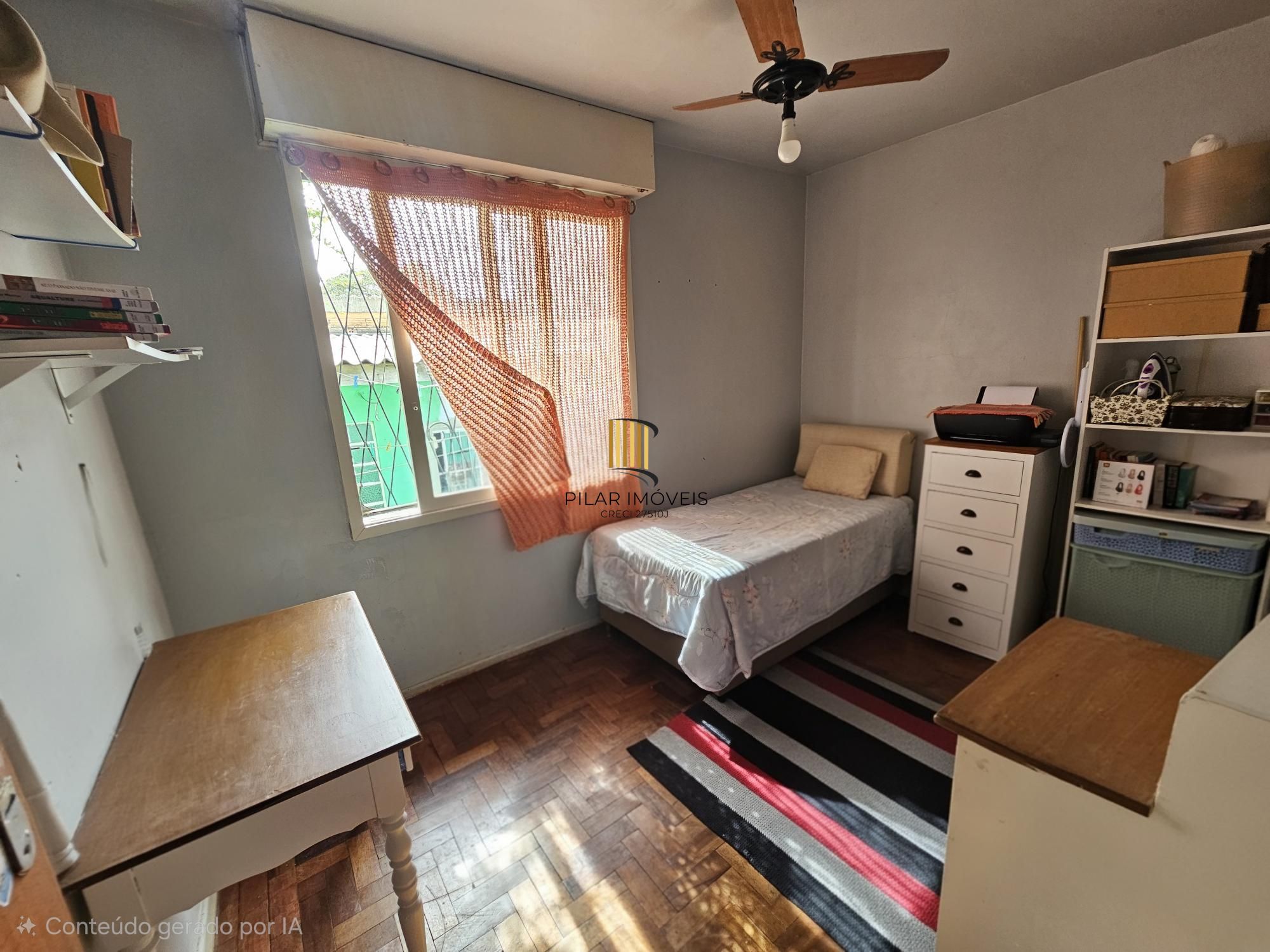 Casa 3 dormitórios e edícula com churrasqueira no bairro Medianeira !