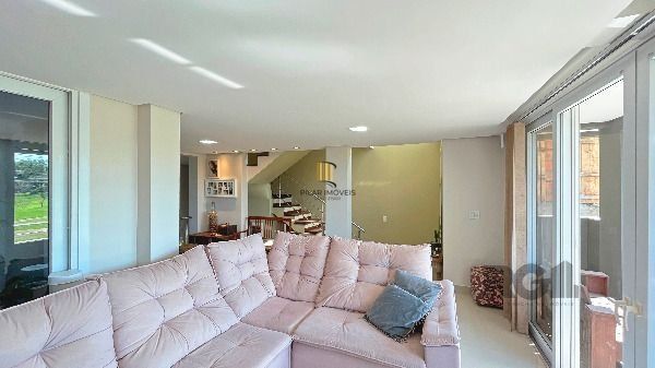 Casa em Porto Alegre, no bairro Hípica, com 3 dormitório(s), e 3 banheiros, à venda.