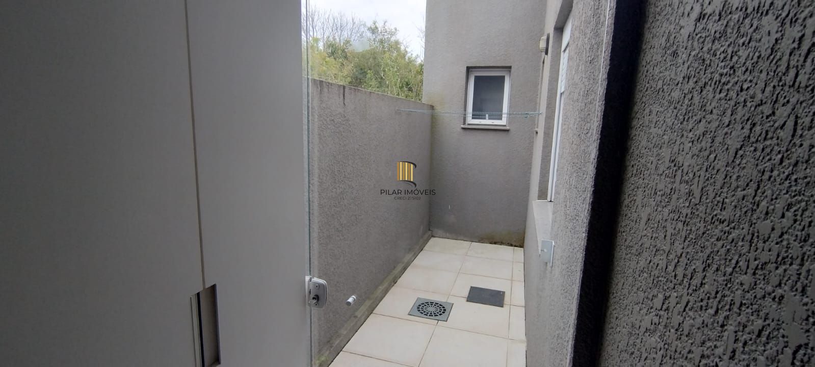 Casa térrea em condomínio fechado com 3 suítes, mobiliada, pátio , 168 m² privativos