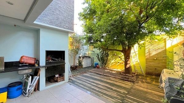Casa em Porto Alegre, no bairro Hípica, com 3 dormitório(s), e 3 banheiros, à venda.