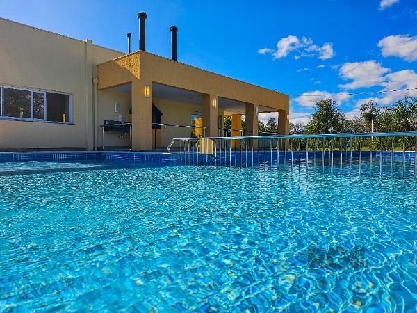 Casa Condominio em Porto Alegre, no bairro Hípica, com 3 dormitório(s), e 3 banheiros, à venda.