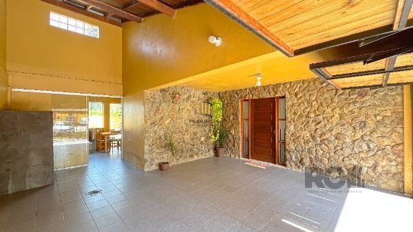 Casa 3 dormitórios no bairro Hípica