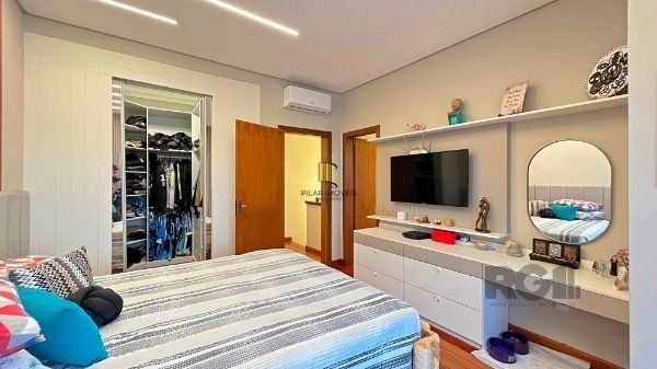 Casa 3 dormitórios no bairro Hípica