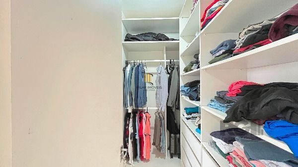 Casa em Porto Alegre, no bairro Hípica, com 3 dormitório(s), e 3 banheiros, à venda.
