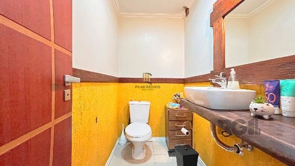 Casa em Porto Alegre, no bairro Hípica, com 3 dormitório(s), e 3 banheiros, à venda.
