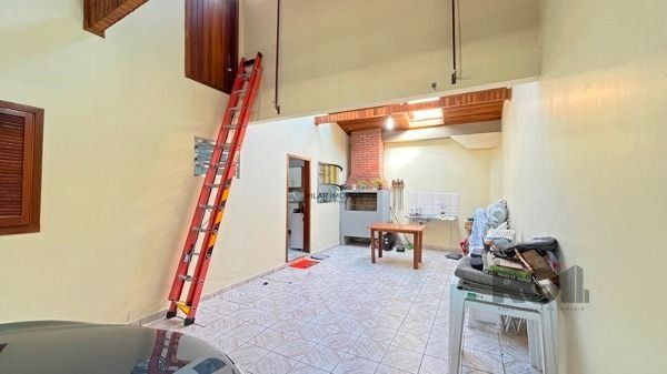 Casa 4 dormitórios no bairro Restinga