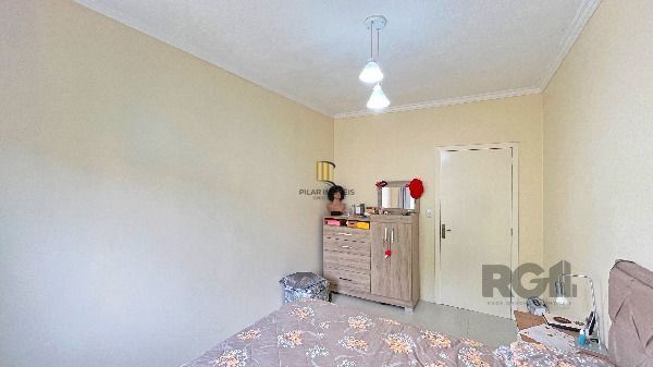 Casa em Porto Alegre, no bairro Hípica, com 2 dormitório(s), e 2 banheiros, à venda.